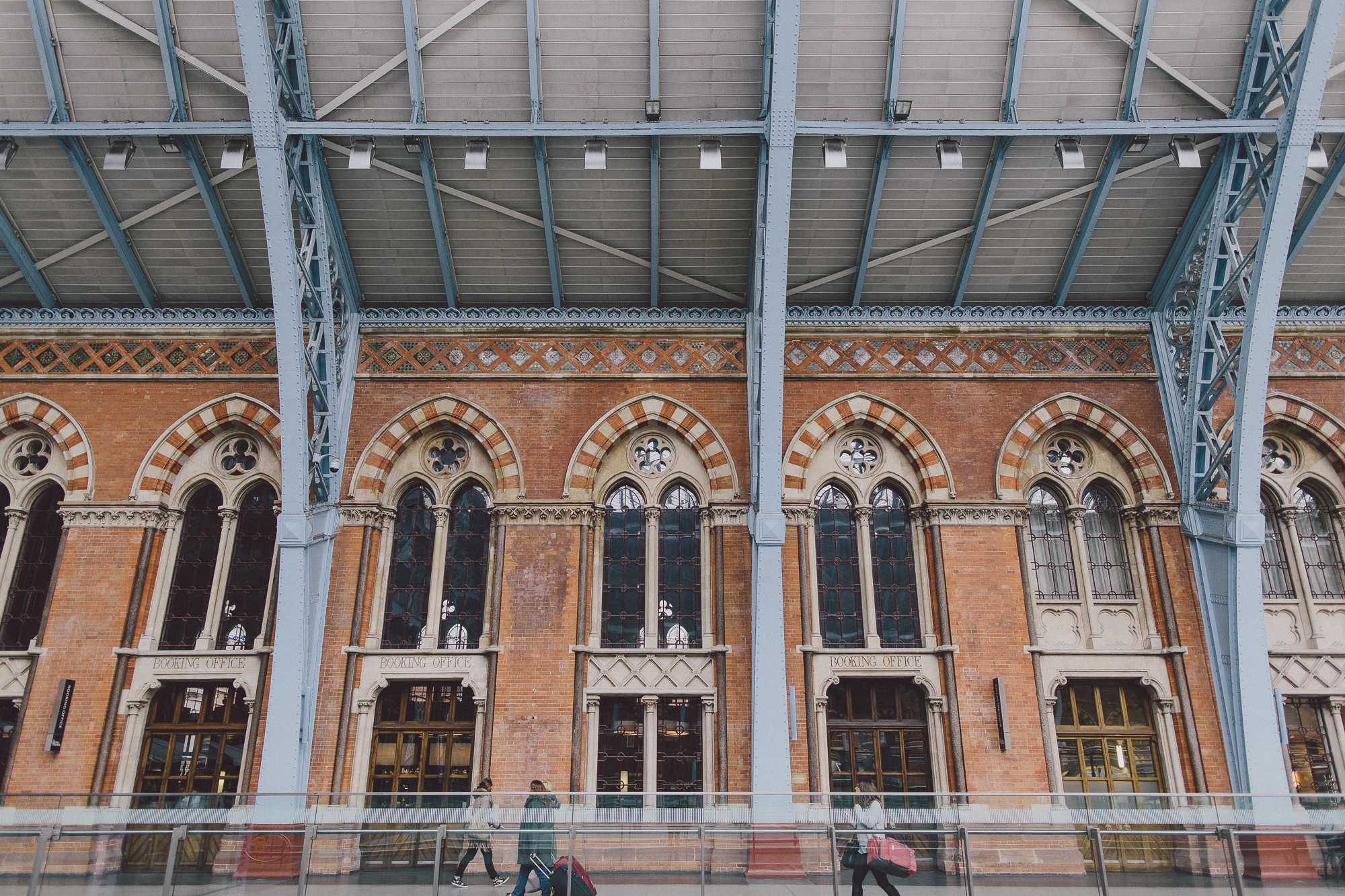 Relaxed Small St Pancras London Wedding Clem + Eric Scuffins Photography 004